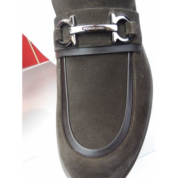 NIB FERRAGAMO FIORELLO BROWN SUEDE LEATHER GANCINI BIT LOGO LOAFERS 10 M ITALY main image 4